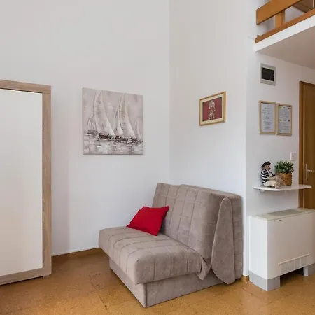 Apartman & Cina *